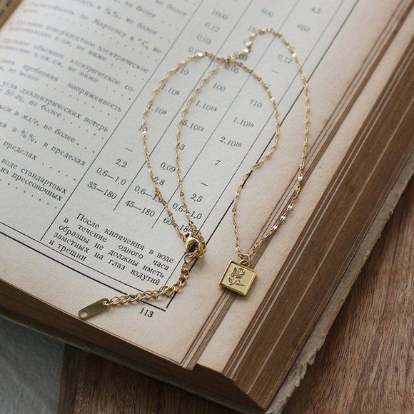 NEW 18K Gold Plated Rose Flower Embossed Square Pendant Necklace - Picture 6 of 9